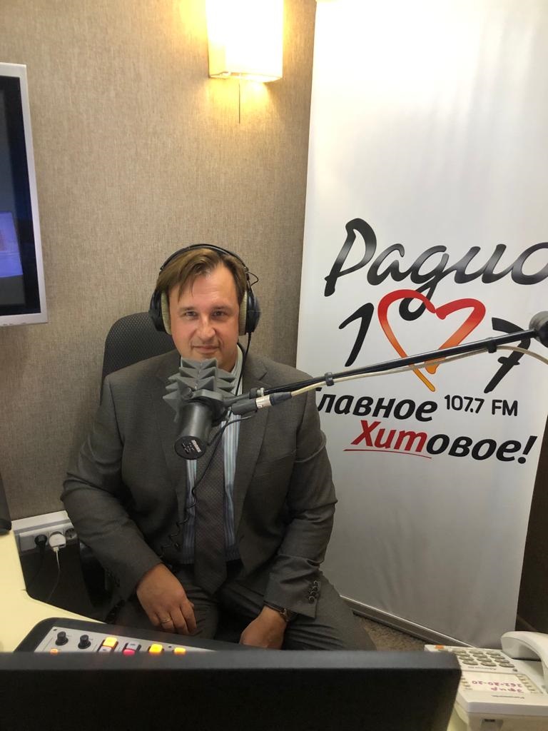 Станислав Демидов принимает участие в эфире на радио 